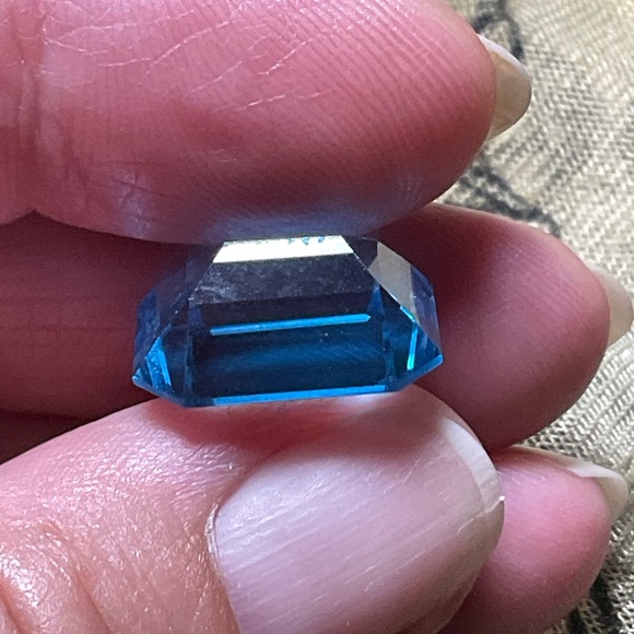 Blue Spinel - Picture 5 of 9